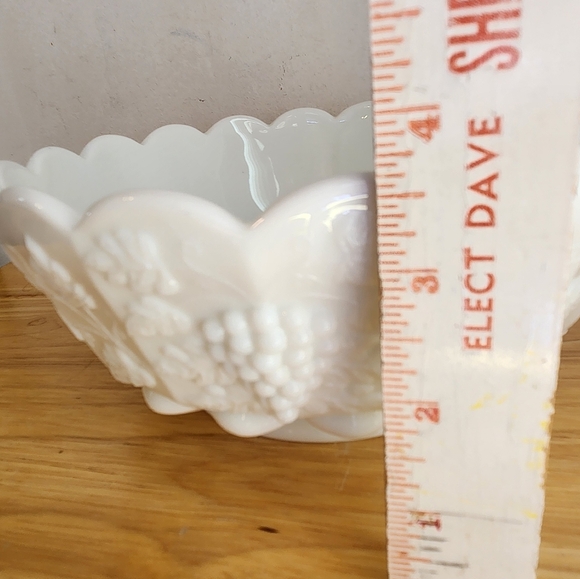 Milk Glass Bowl Harvest Grape Westmoreland Vine Indiana - Picture 9 of 9